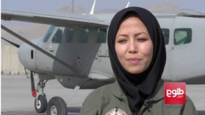 afghan-woman-not-afraid-of-flying