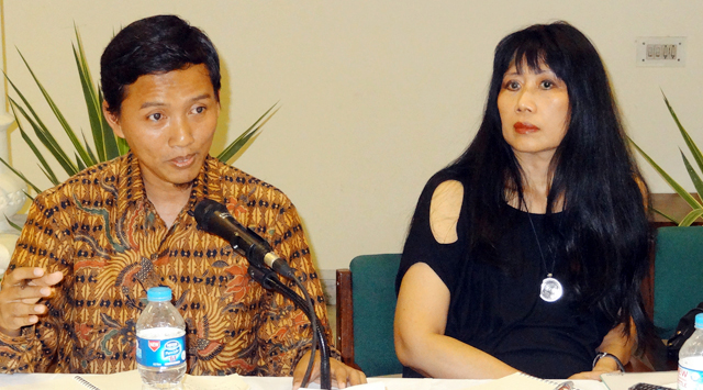 Eqal citizenry foundation of modern democracy: Indonesian and British scholars